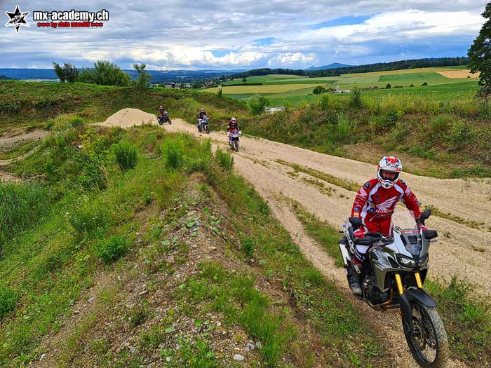 Fahrsicherheitskurse Motorrad in der MX-Academy Schweiz Schlatt TG für Reise-Enduros