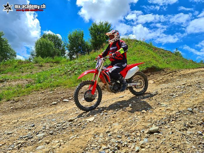 Einstieg ins Motorrad Fahrsicherheitstraining mit leichter Motocross-Maschine - MX-Academy Schlatt TG Schweiz