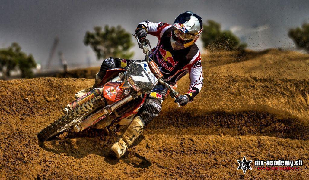 Motocross Dubai – Kurvenfahrt auf der Sandpiste
