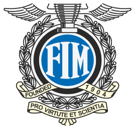 Logo FIM – la fédération mondiale du sport motocycliste, fondée en 1904, sous les tableaux des titres SAM, FMS et IMBA