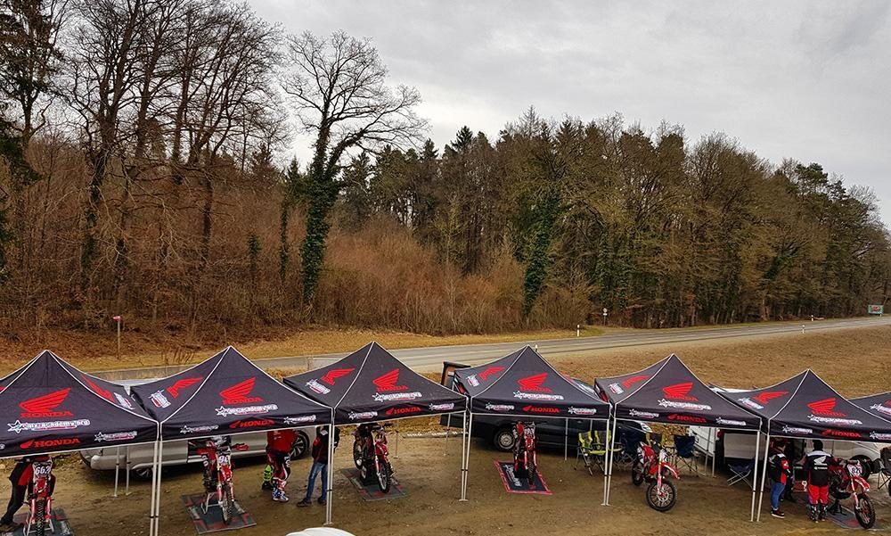 Fahrerlager des Honda Motocross Teams der MX-Academy an einem SAM Motocross Rennen