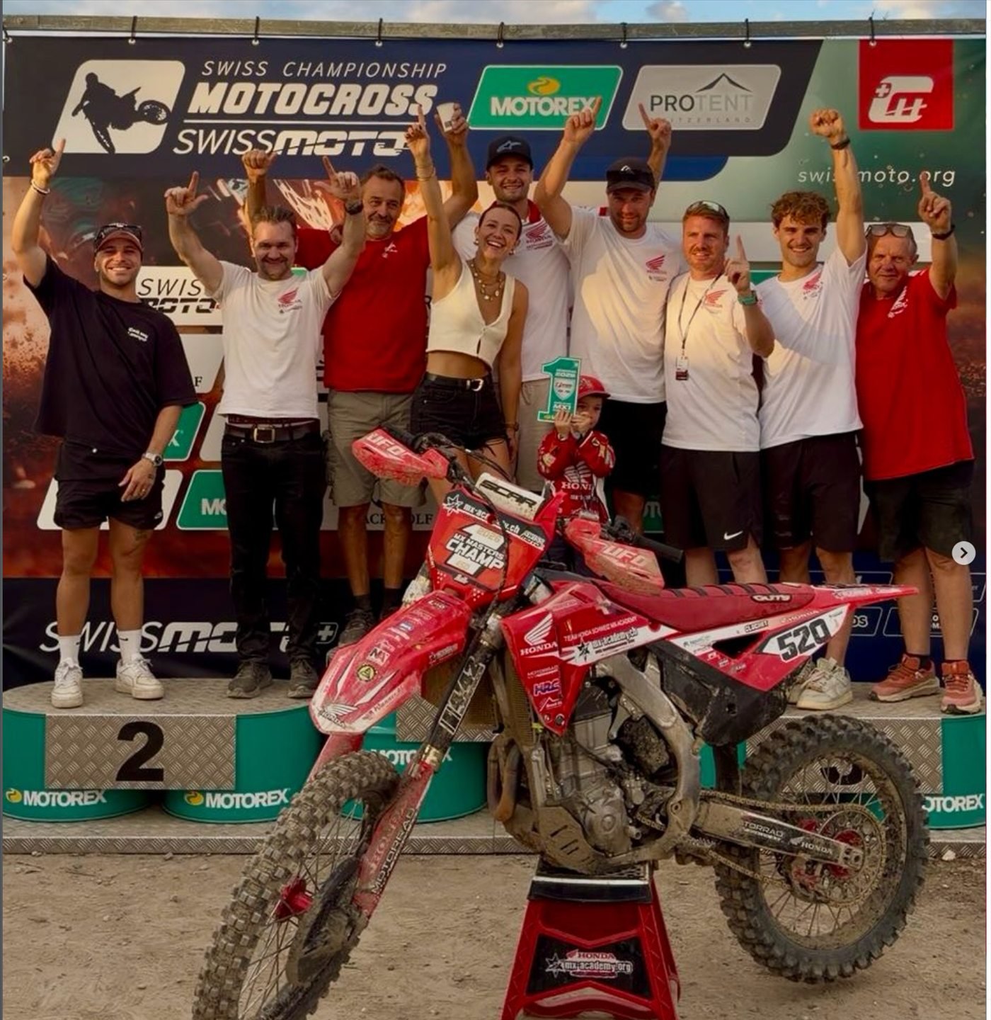 Motocross Rennteam der MX-Academy auf dem Podium – Schweizermeistertitel MX1 2026