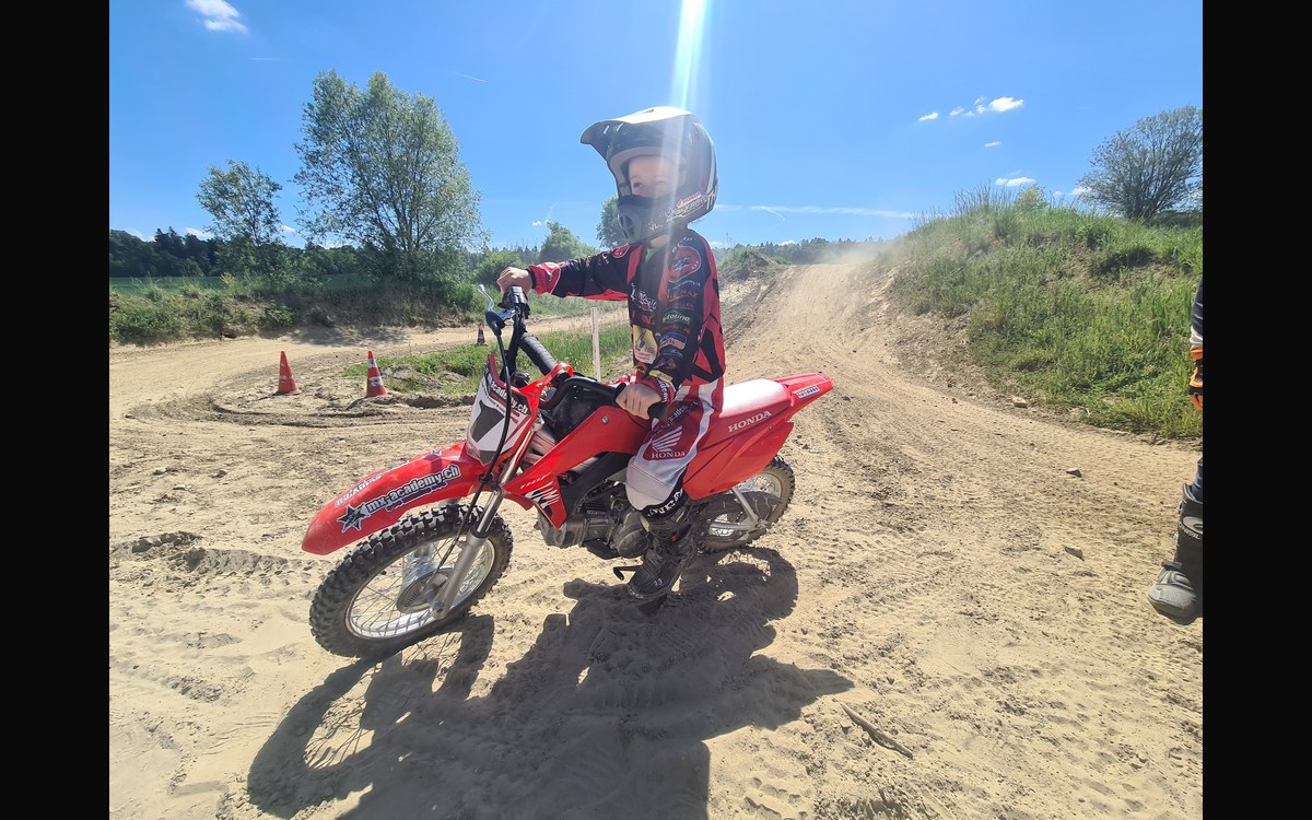 Motocross fahren für jedes Alter - Schnupperkurs Schweiz MX-Academy Kinder und Erwachsene