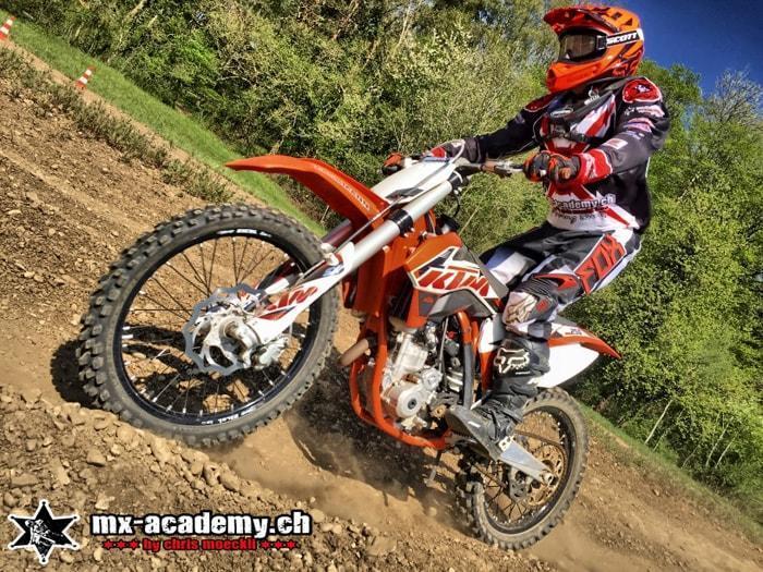 Entraînement de motocross avec votre propre moto à la MX-Academy Suisse – améliorer la technique de pilotage
