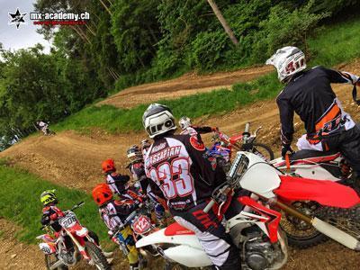 Entraînement de motocross dans l’association de motocross