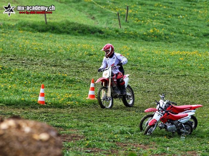 Motorrad Kurs abseits der Strassen, im Offroad - ist am sichersten und lehrreichsten