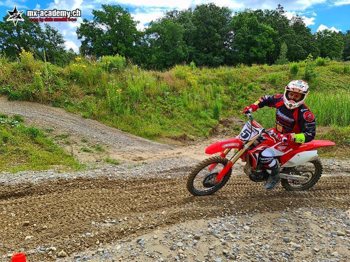 Motorrad Schnupperkurs Übung mit Coach - MX-Academy Anfängerkurs in Schlatt TG für Motorrad-Einsteiger Schweiz