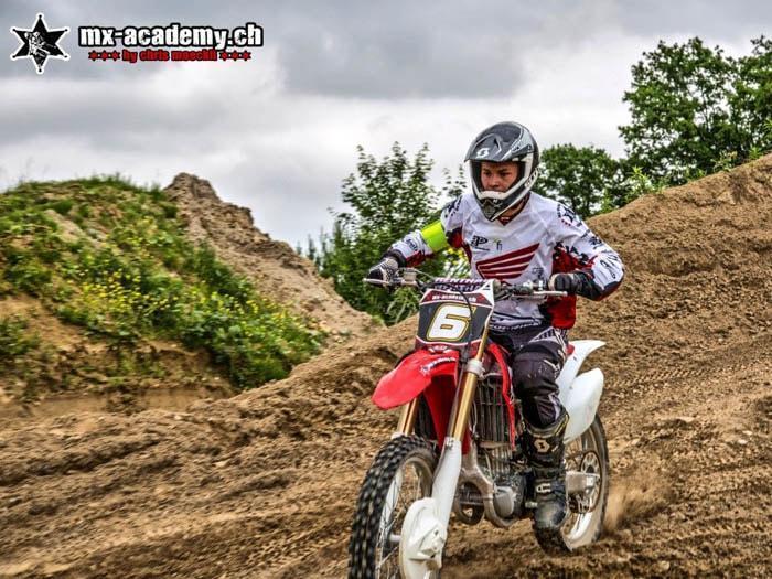 Lean angle training on the motocross track in Schlatt
