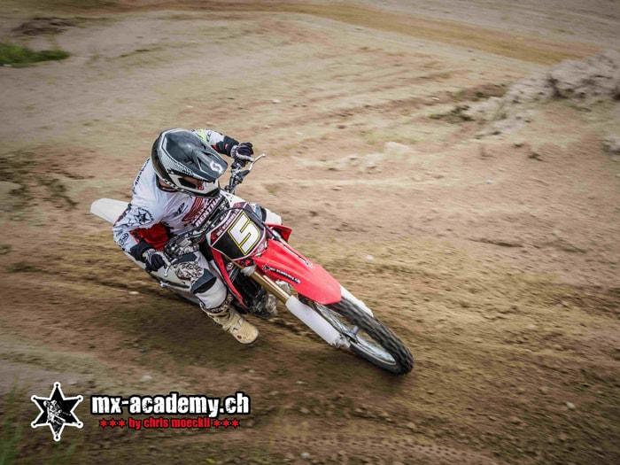 MX fahren im Offroad als ideales Supermoto training