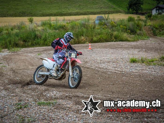 Supermoto fahren Schweiz - Driften lernen in der MX-Academy