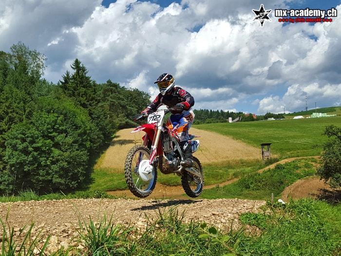 Supermoto fahren - Springen lernen im Offroad