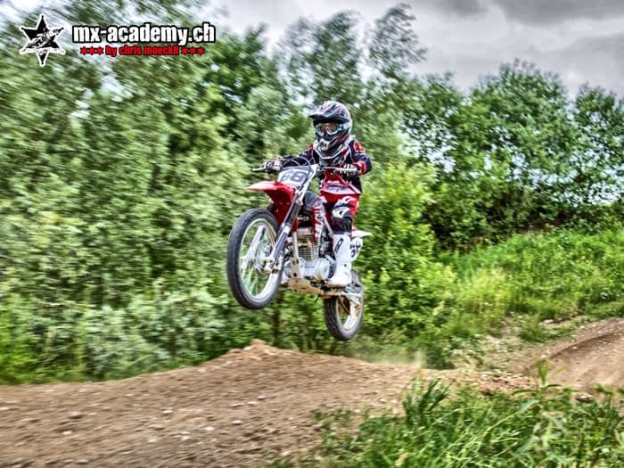Kids-Motocross Switzerland, learning to jump in the MX-Academy-Motocross-Team
